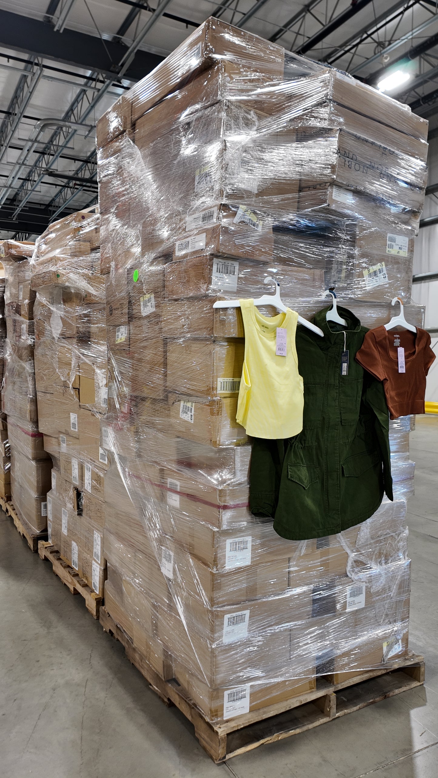 Purchase TGT case pack truckloads featuring a mix of clothing, shoes, and accessories for men, women, kids, and babies, in various seasons and sizes, from Zapps Wholesale.
