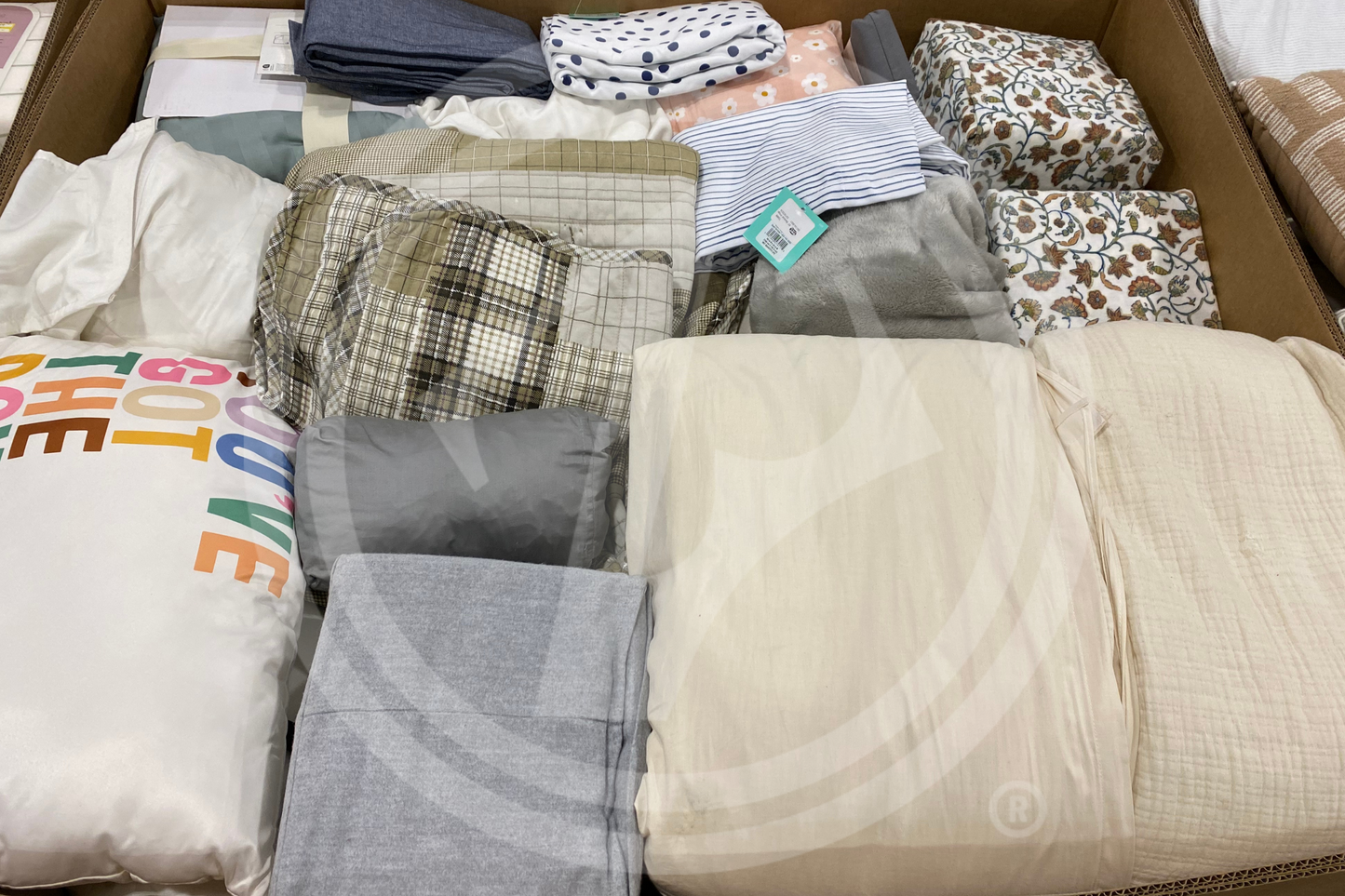 Purchase TGT Domestics truckloads featuring a mix of pillows, bed sheets, and bed comforters from Zapps Wholesale.