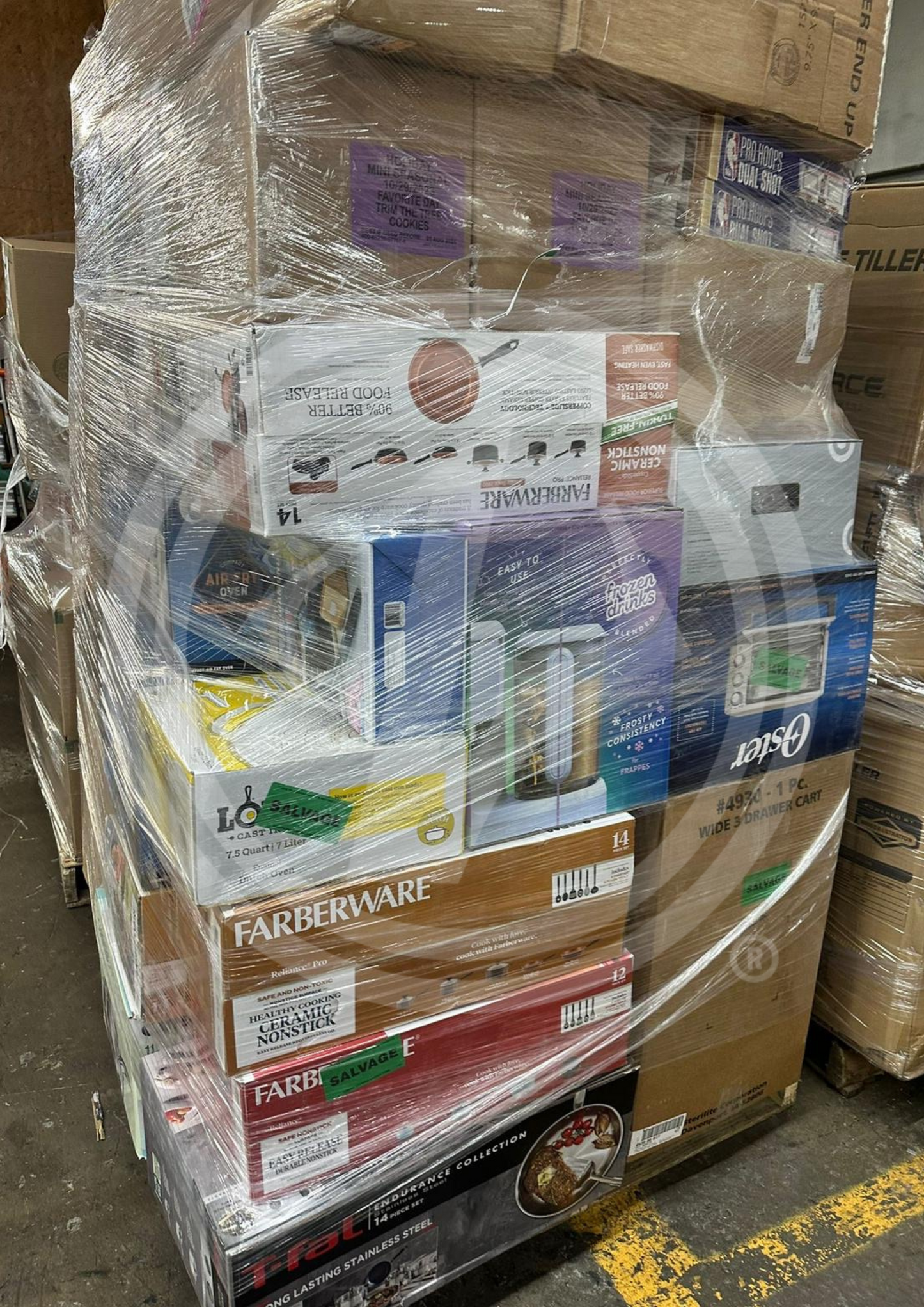 Purchase TGT general merchandise truckloads featuring a mix of home goods, kids' toys, electronics, furniture, and clothing from Zapps Wholesale.