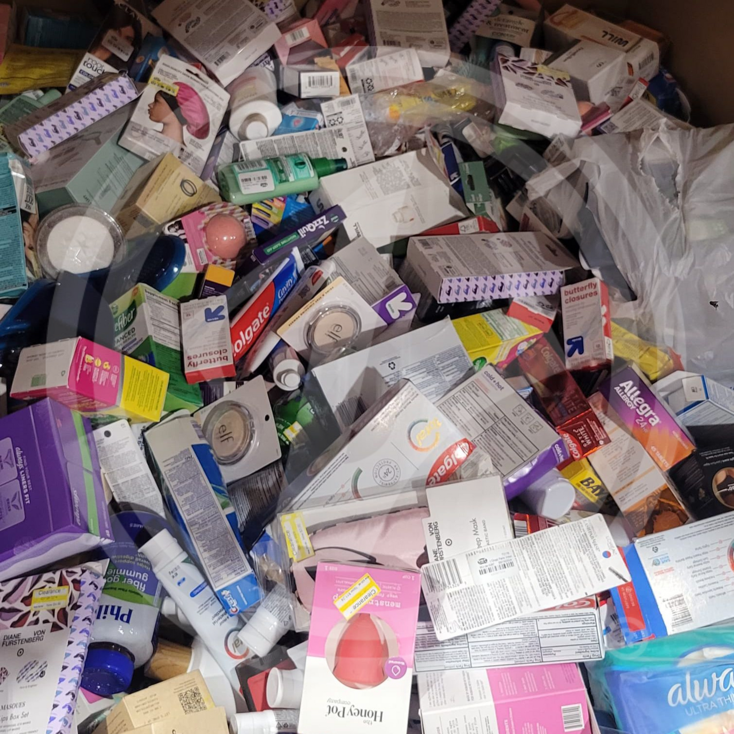 Purchase TGT Health and Beauty truckloads featuring a mix of cosmetics, vitamins, supplements, and body wash from Zapps Wholesale.