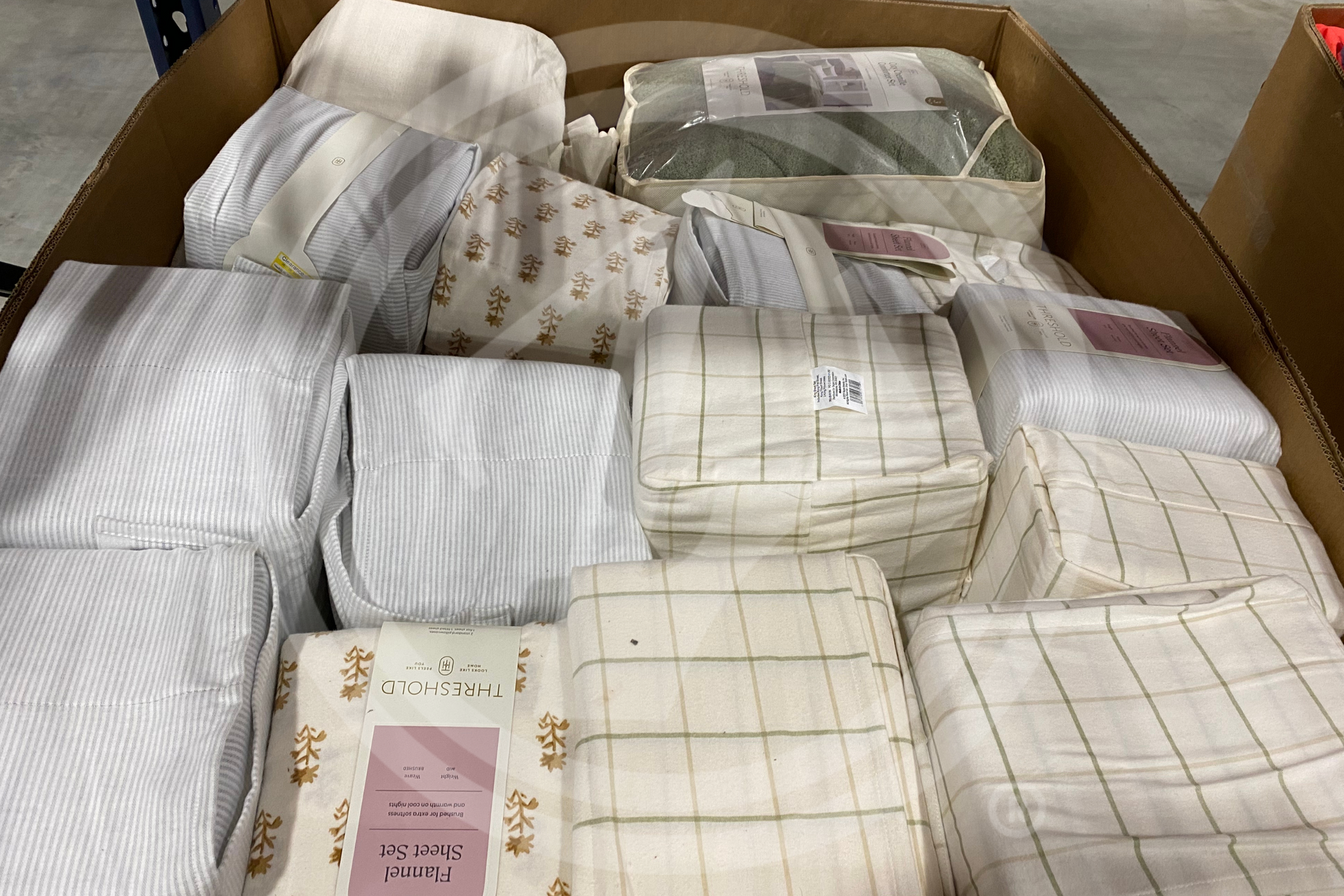 Purchase TGT Domestics truckloads featuring a mix of pillows, bed sheets, and bed comforters from Zapps Wholesale.