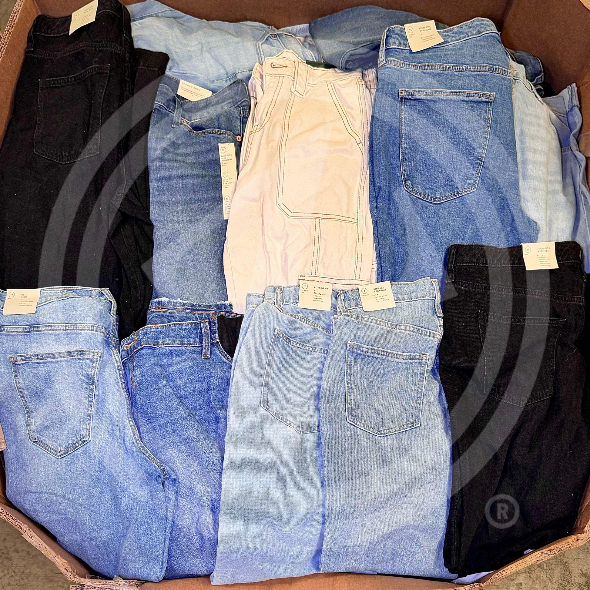 Purchase TGT jeans truckloads featuring a mix of men's, women's, and kids' jeans from Zapps Wholesale.