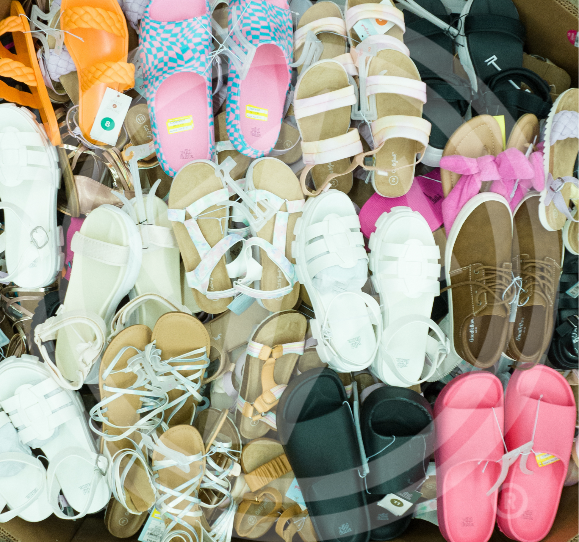 Purchase TGT Shoes truckloads featuring a mix of men's, women's, and baby shoes in all seasons and sizes from Zapps Wholesale.